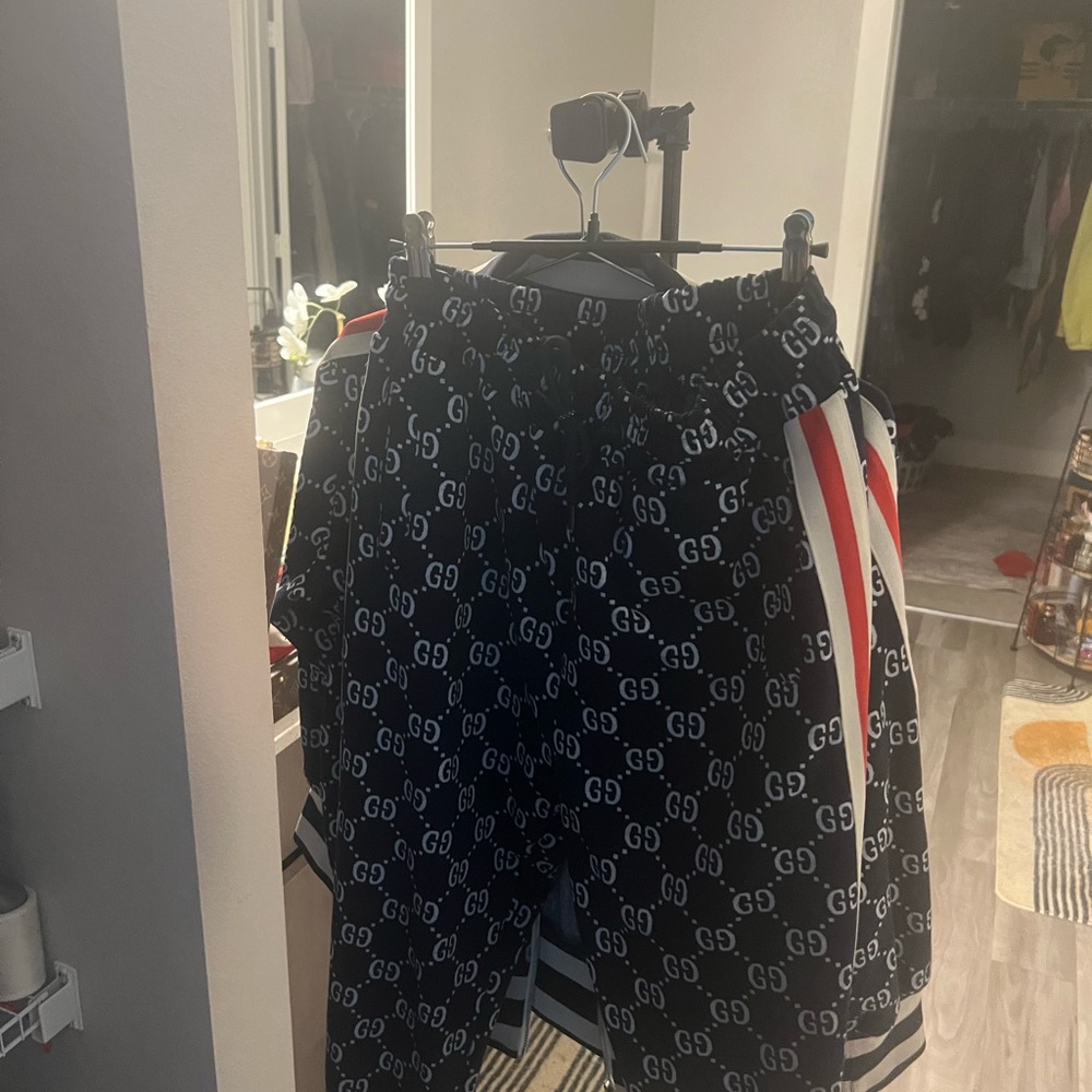Gucci Monochrome GG Logo Jacket - Picture 7 of 7